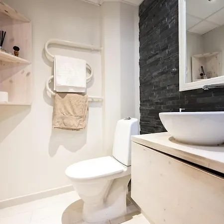 Convenient Close To Airport And Old Town Apartament