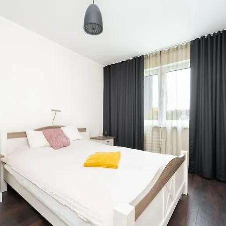 Convenient Close To Airport And Old Town Apartament *