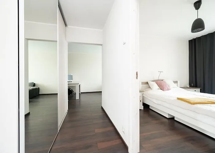 Convenient Close To Airport And Old Town Appartement