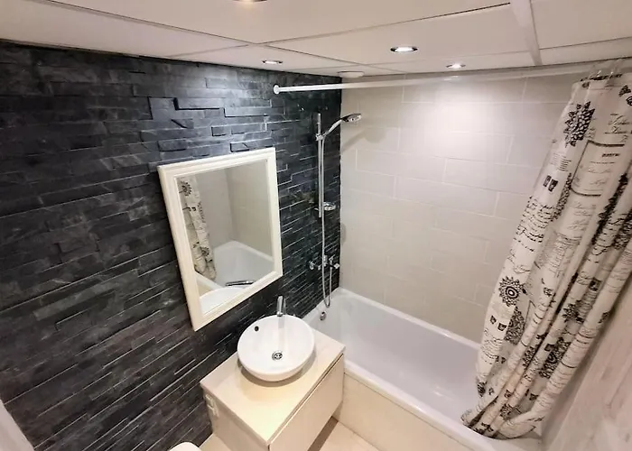 Convenient Close To Airport And Old Town *