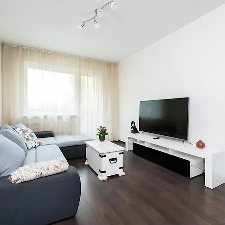 Convenient Close To Airport And Old Town