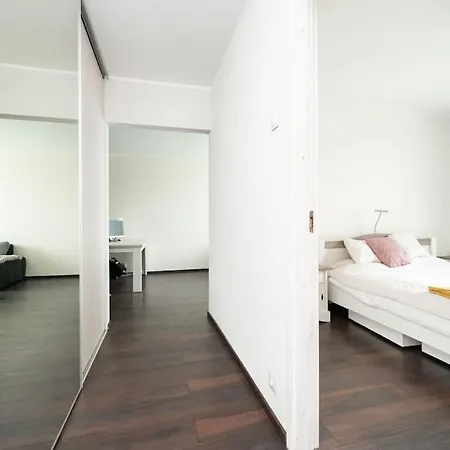 Convenient Close To Airport And Old Town Appartement